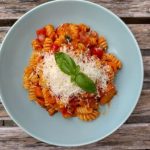 Veggie pasta with carrots, bell peppers and tomato sauce