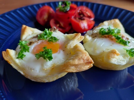 Puffpastry eggs